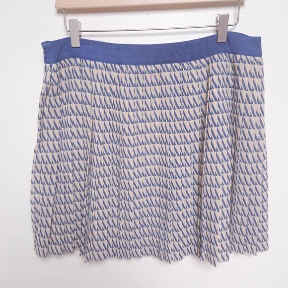 Club Monaco NWT Women's 12 Mini Skirt Cream, Blue Print Pleated Lined Geometric - Picture 5 of 8